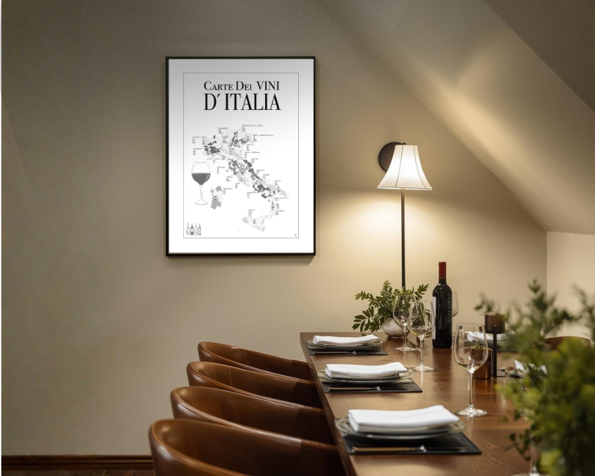 Poster med en karta över Italiens vinregioner. Vid ett dukat bord. Vin med denlert